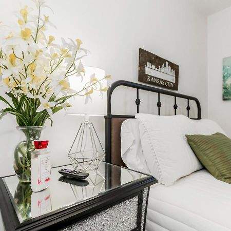 Becky & Marvels 420 Stay - Private Room Канзас-Сити Экстерьер фото