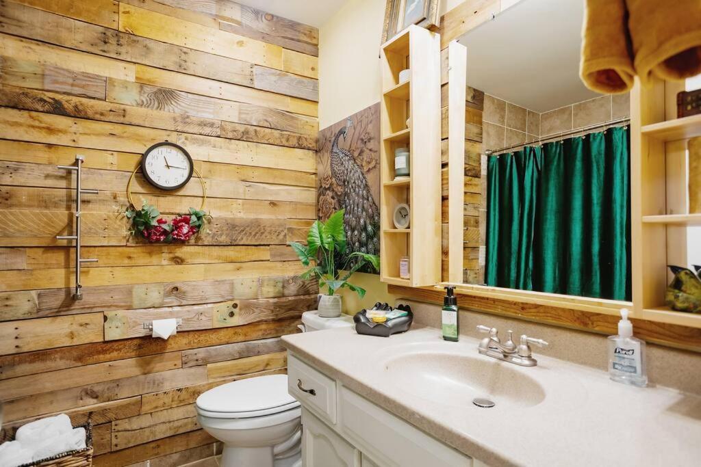 Becky & Marvels 420 Stay - Private Room Канзас-Сити Экстерьер фото